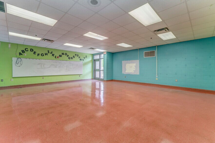 More Photos Of 13 Rome Rd SW, Cave Spring Office For Sale