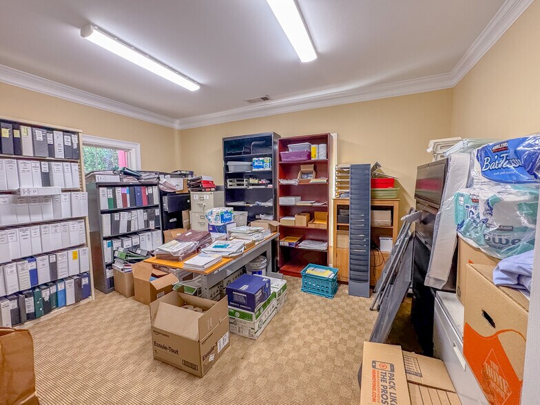 More Photos Of 1040 Indian Trail Lilburn Rd, Lilburn Office For Lease