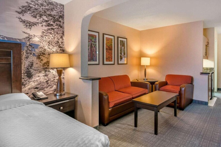 More Photos Of 1501 S Pacific Hwy, Medford Hotel For Sale