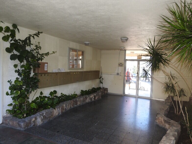 More Photos Of 409 S Manhattan Pl, Los Angeles Apartments For Sale