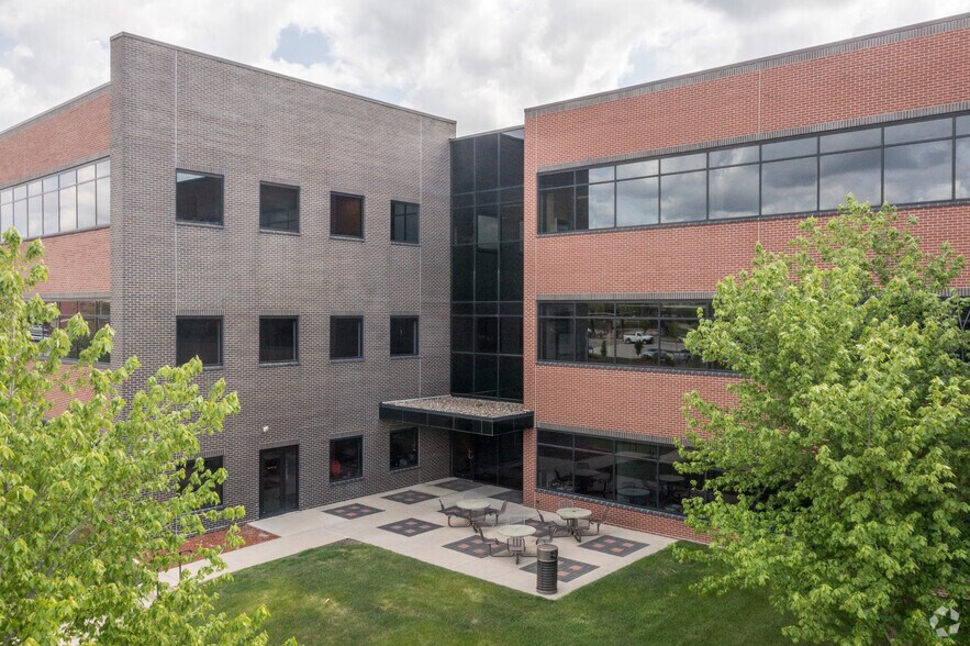 More Photos Of 1089 Jordan Creek Pky, West Des Moines Office For Lease