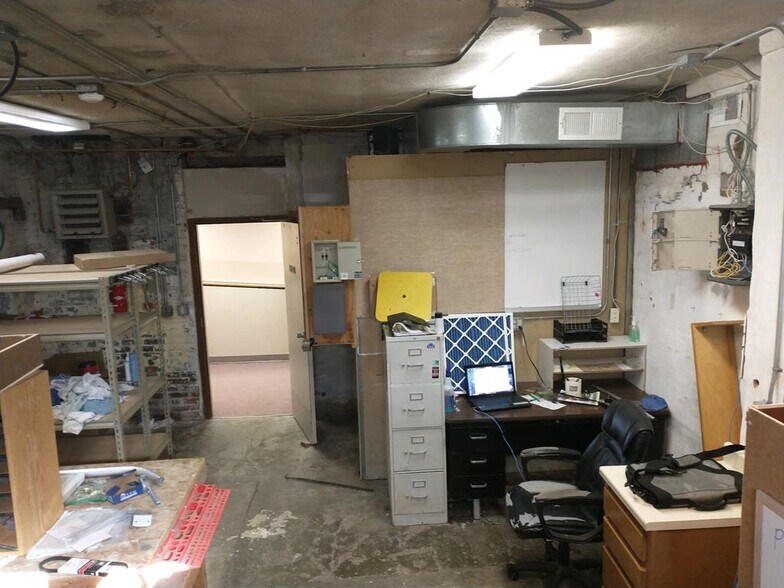 More Photos Of 1007 Cady St, Chapman Schools For Sale