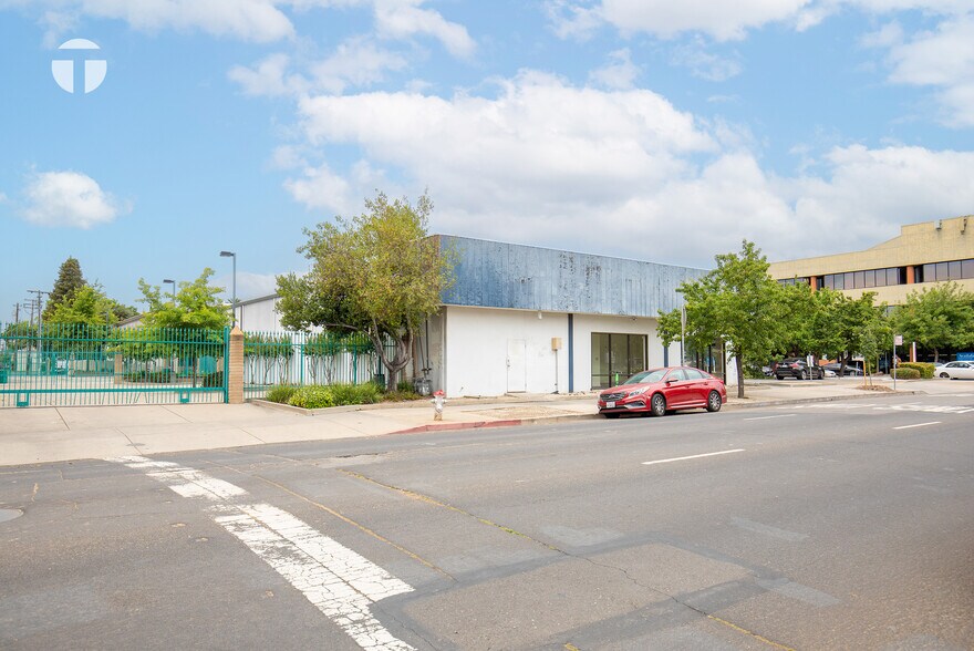 More Photos Of 2828 Q St, Sacramento General Retail For Lease