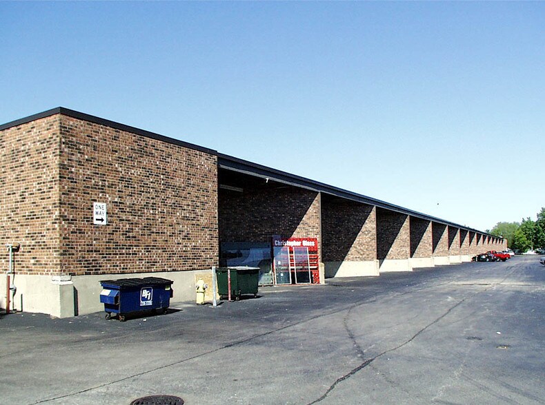 More Photos Of 702-778 W Algonquin Rd, Arlington Heights Unknown For Lease