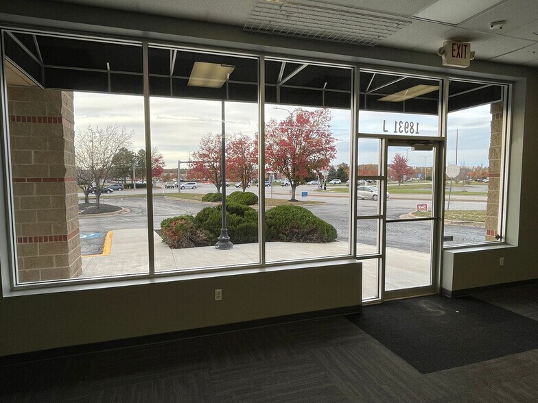 More Photos Of 18931 E Valley View Pky, Independence Storefront Retail Office For Lease