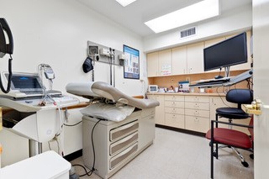 More Photos Of 270 9th St, Brooklyn Medical For Lease