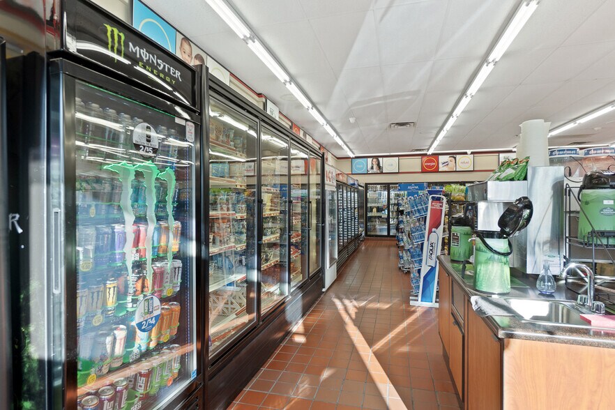 More Photos Of 158 Main St, Leominster Convenience Store For Lease