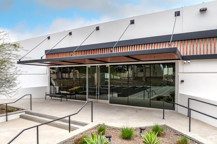 More Photos Of 10225 Willow Creek Rd, San Diego Light Manufacturing For Lease