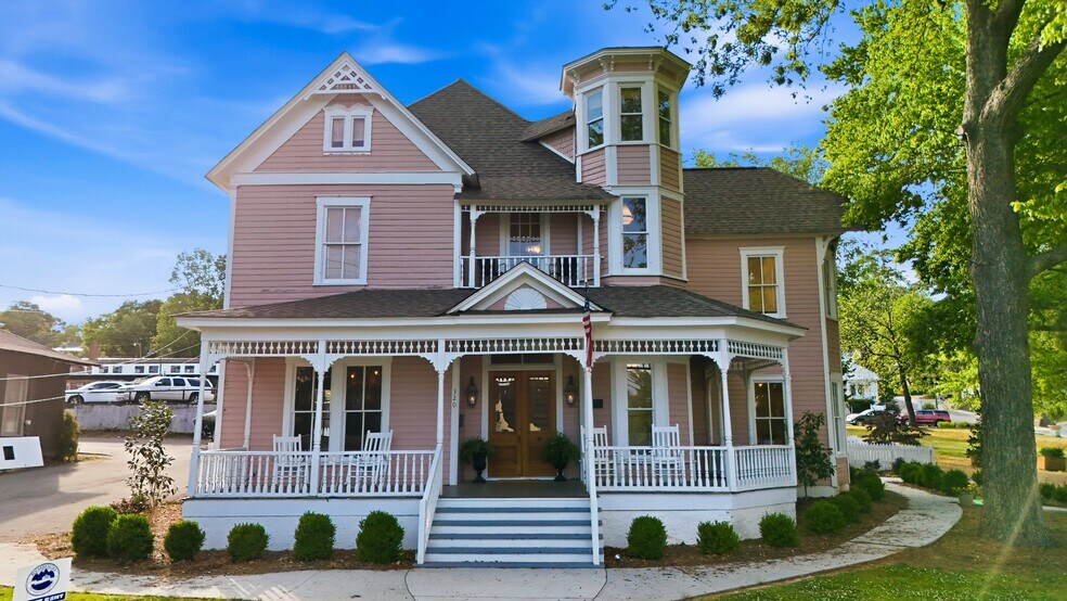More Photos Of 320 Blount Ave, Guntersville Specialty For Sale