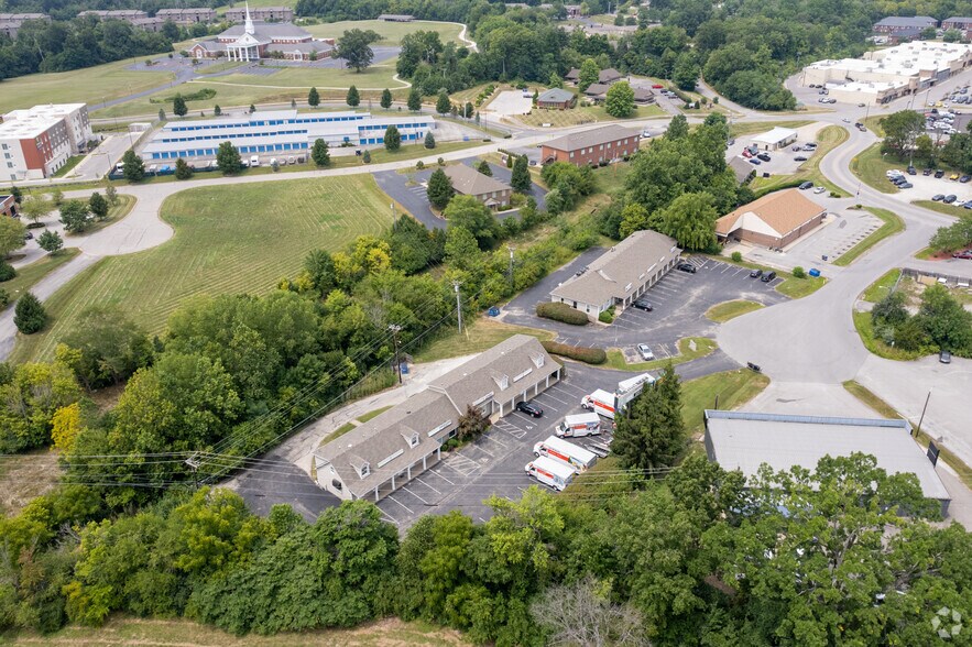 More Photos Of 606 Crystal Pl, La Grange Freestanding For Lease