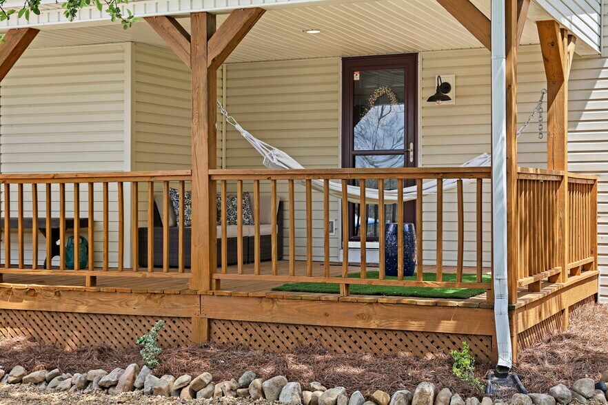 More Photos Of 100 S Railroad Ave, Damascus Apartments For Sale