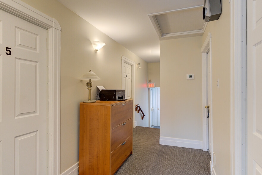 More Photos Of 415 Rue Du Village, Repentigny Office For Sale