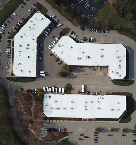 More Photos Of 1330 Kemper Meadow Dr, Cincinnati Light Manufacturing For Sale