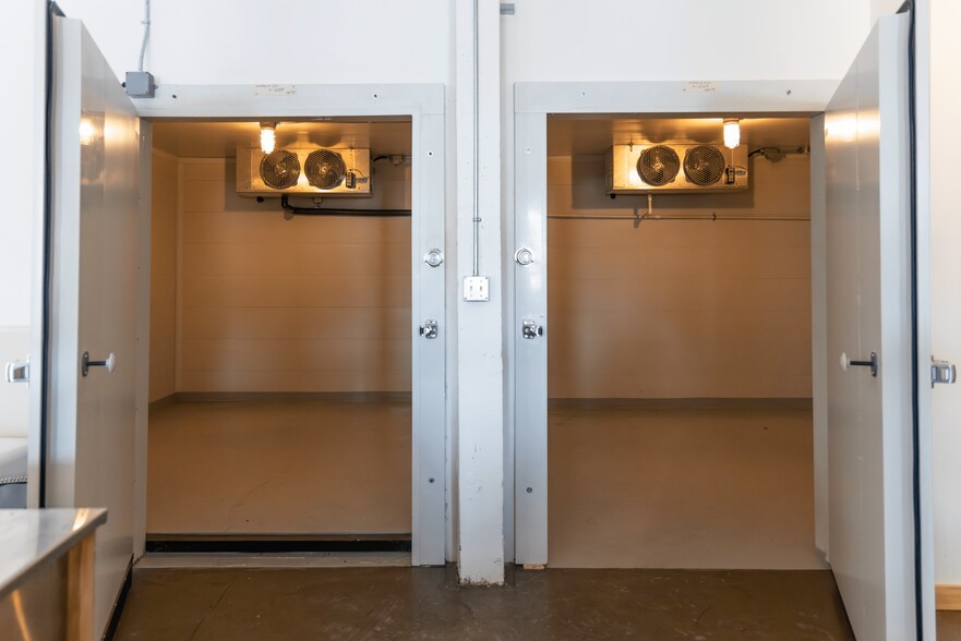 More Photos Of 417 Riverfront Av SE, Calgary Restaurant For Lease