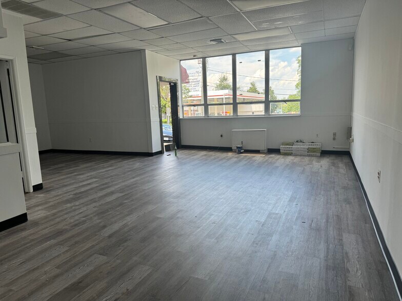 More Photos Of 302 Maple Ave W, Vienna Storefront Retail Office For Lease