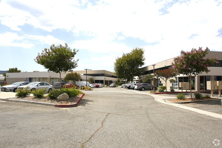 More Photos Of 27576 Commerce Center Dr, Temecula Unknown For Lease