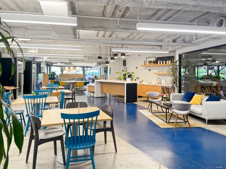 More Photos Of 1160 Battery St, San Francisco Coworking Space