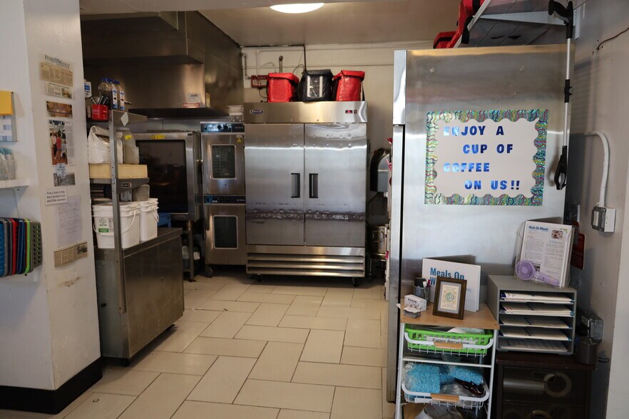 More Photos Of 2211 N Dixie Hwy, Lake Worth Freestanding For Sale