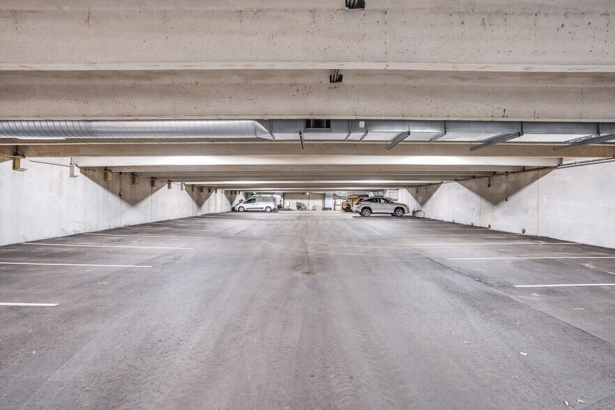 More Photos Of 10100 W Innovation Dr, Wauwatosa Office For Lease