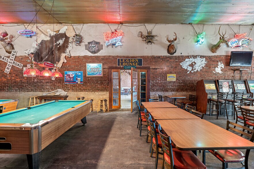 More Photos Of 218 N Main St, Rockdale Storefront For Sale