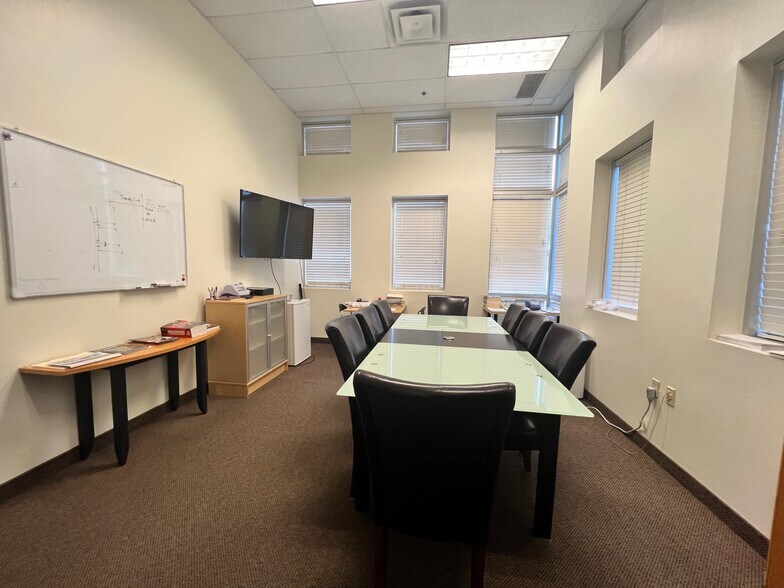 More Photos Of 2222 W Parkside Ln, Phoenix Research And Development For Sale