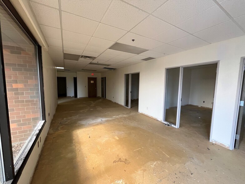 More Photos Of 6007 Fair Lakes Rd, East Syracuse Office For Sale