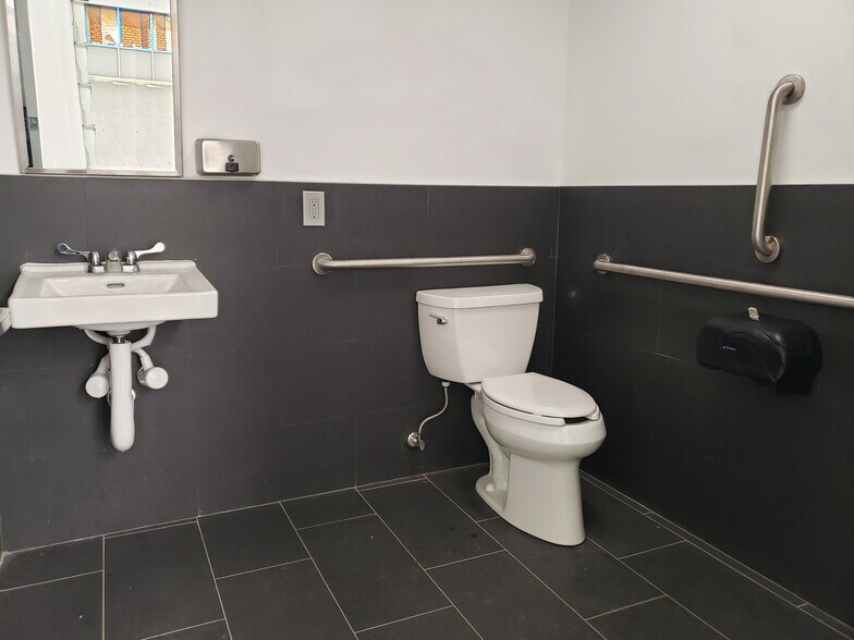 More Photos Of 526 Broadway, Newark General Retail For Sale