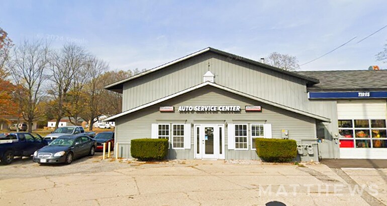 More Photos Of 414 E Parkdale Ave, Manistee General Retail For Sale