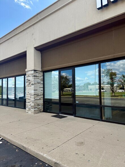More Photos Of 7102-7134 Woodland Dr, Indianapolis Storefront For Lease