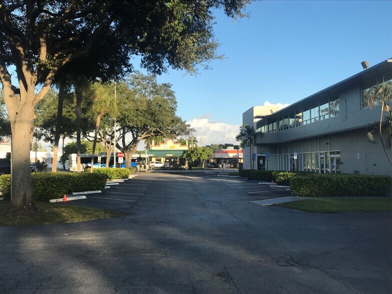 More Photos Of 140 S Federal Hwy, Dania Medical For Lease