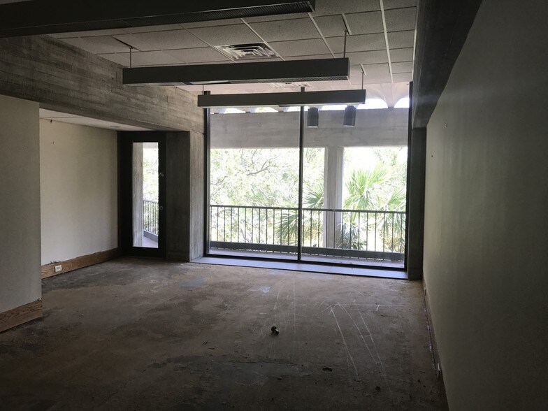 More Photos Of 916 Bay St, Beaufort Office For Sale