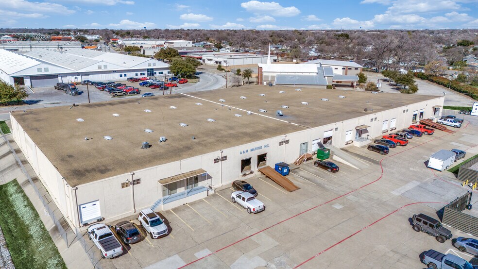 More Photos Of 13908-13910 Distribution Way, Farmers Branch Distribution For Lease
