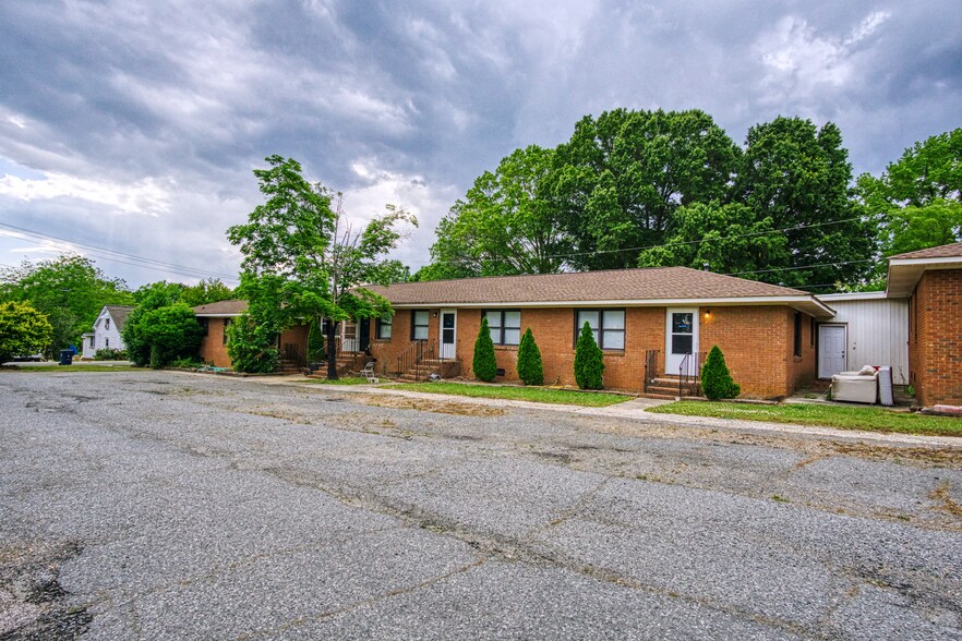 More Photos Of 19612 & 19630 Oak St, Cornelius Apartments For Sale