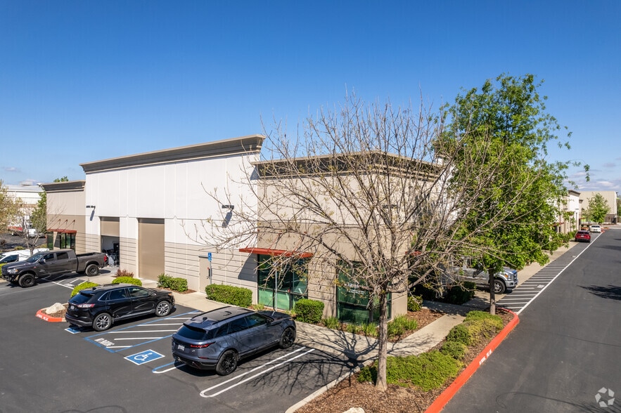 More Photos Of 8413 Washington Blvd, Roseville Warehouse For Lease