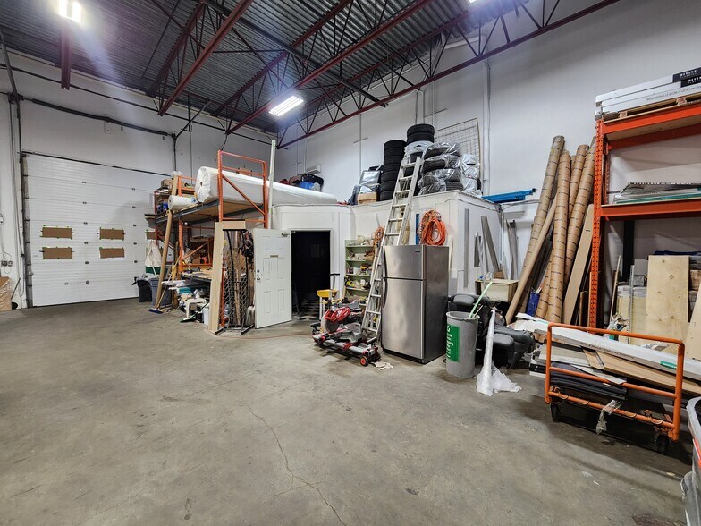 More Photos Of 2714 Highway 97 N, Kelowna Industrial For Lease