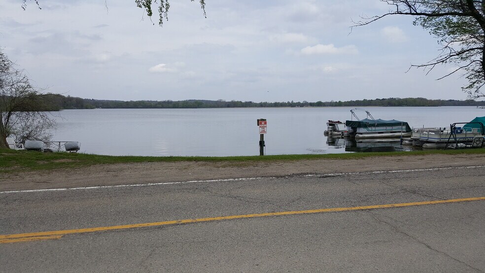 More Photos Of 8587-8615 Pontiac Lake Rd, White Lake Apartments For Sale