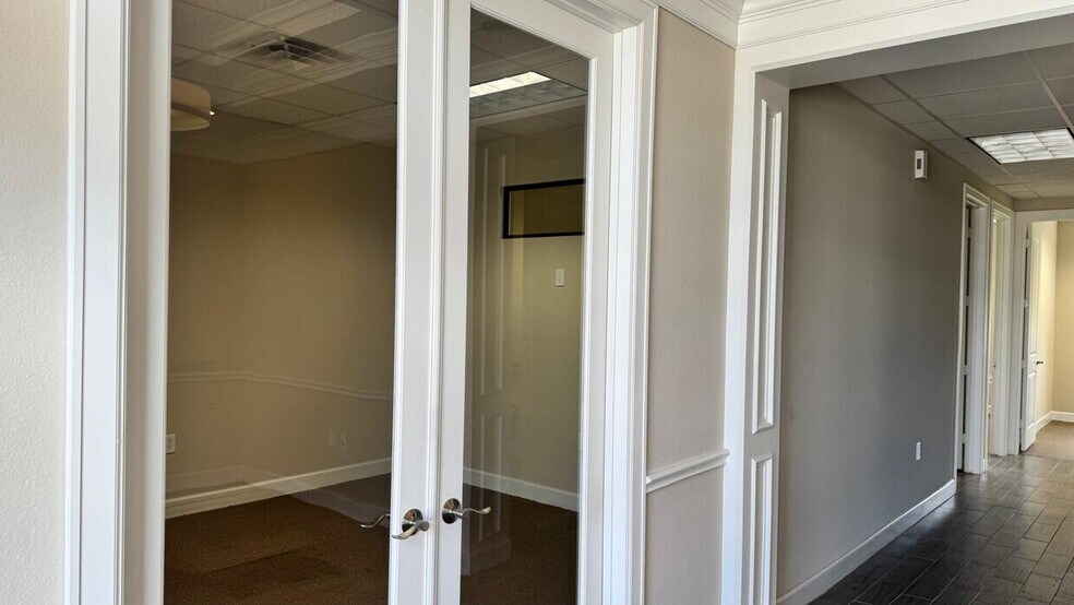 More Photos Of 12440 Emily Ct, Sugar Land Office Residential For Lease