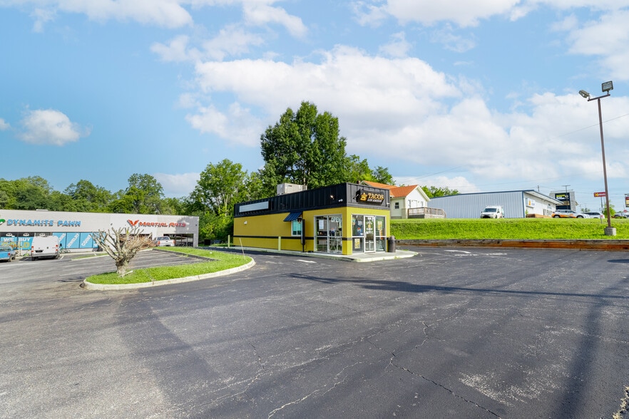 More Photos Of 4846 S Amherst Hwy, Madison Heights Unknown For Lease
