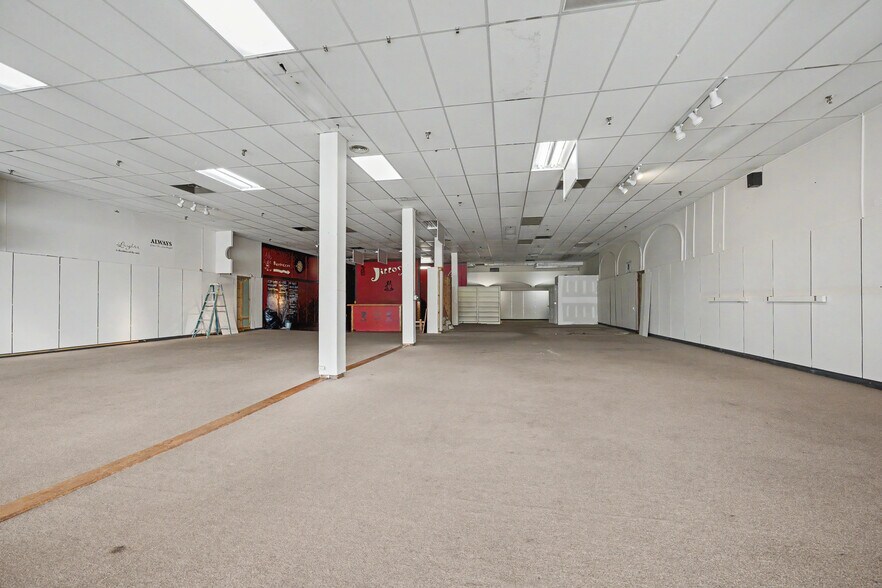 More Photos Of 106 Musgrove St, Clinton Storefront Retail Office For Sale