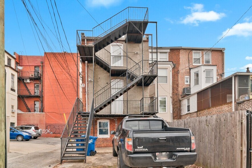 More Photos Of 2024 Saint Paul St, Baltimore Apartments For Sale