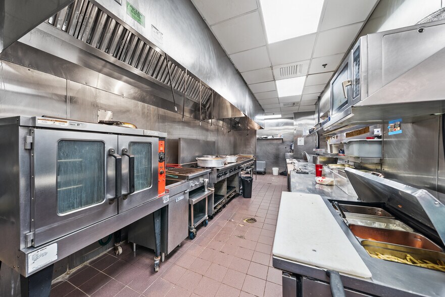 More Photos Of 1420 Interstate Dr, Cookeville Restaurant For Sale