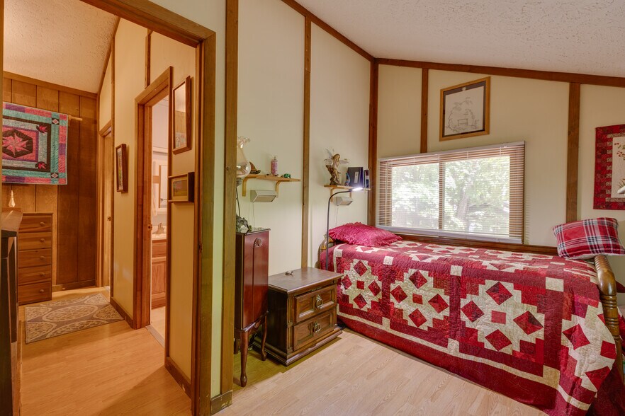 More Photos Of 11 Mountainside Dr, Berkeley Springs Specialty For Sale