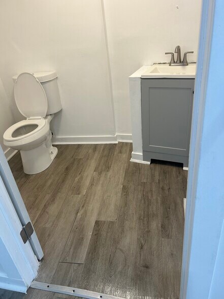 More Photos Of 1005 N Arlington Ave, Baltimore Flex For Lease