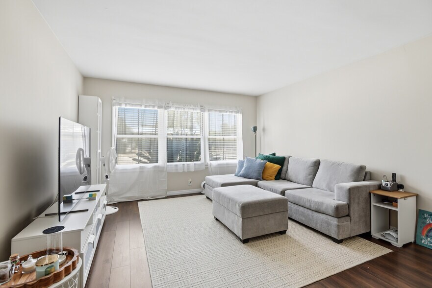 More Photos Of 1620 Larch St, Alhambra Multifamily For Sale