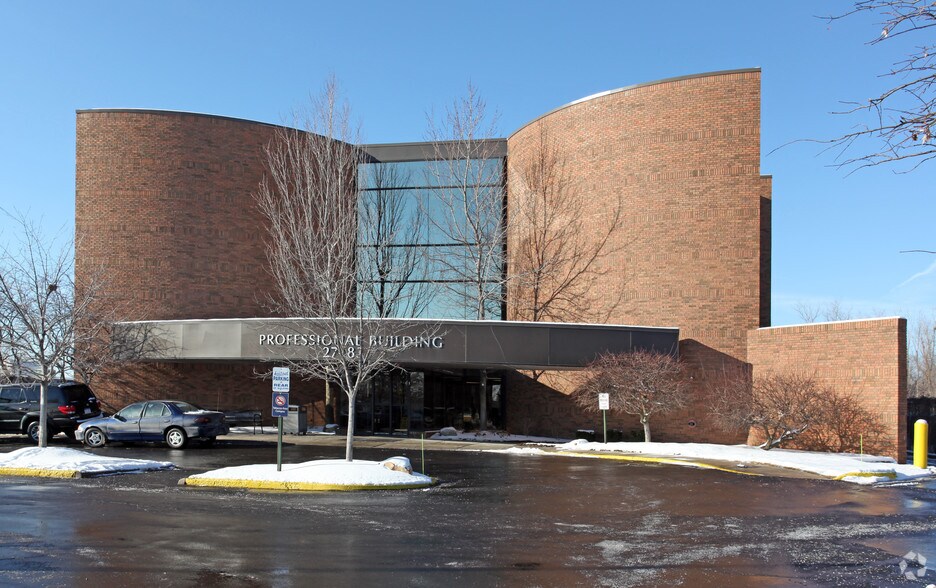 More Photos Of 27483 Dequindre Rd, Madison Heights Medical For Lease