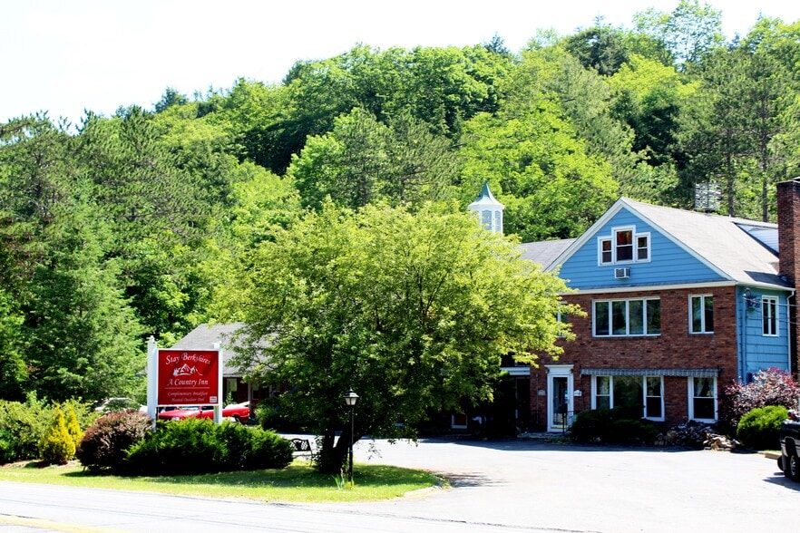 Primary Photo Of 1146 Cold Spring Rd, Williamstown Hotel For Sale