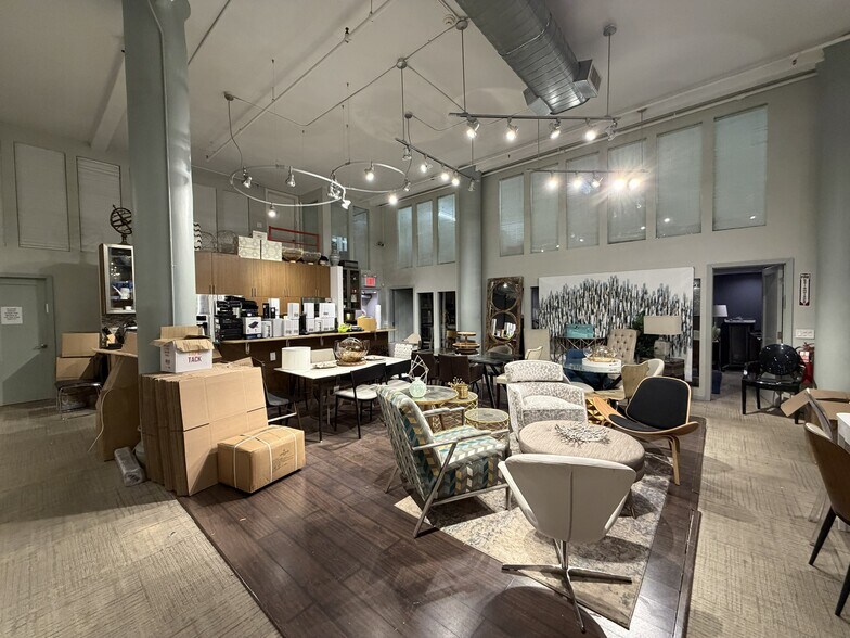 More Photos Of 44 W 24th St, New York Apartments For Lease