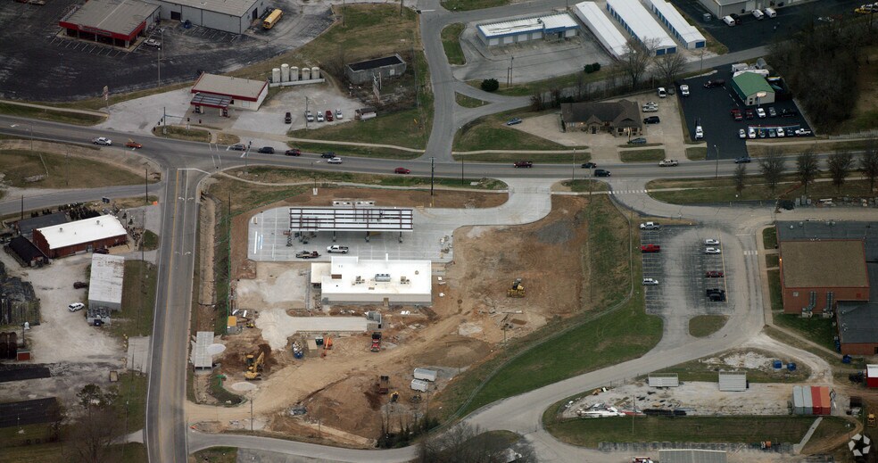 More Photos Of 907 W Jackson St, Ozark Service Station For Sale
