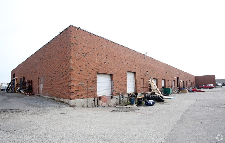 More Photos Of 4 Alfred Kuehne Blvd, Brampton Warehouse For Sale