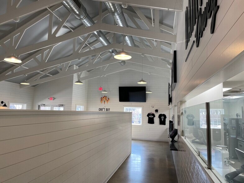 More Photos Of 121 Main St, Oswego Restaurant For Lease